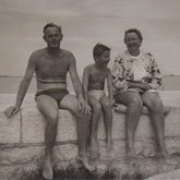 meine Eltern und ich am Strand von Grado
