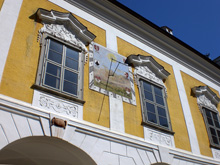 Schloss Tillysburg, Sonnenuhr im Innenhof